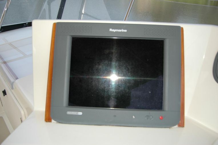 2005-42-sabre-42-flybridge-sedan