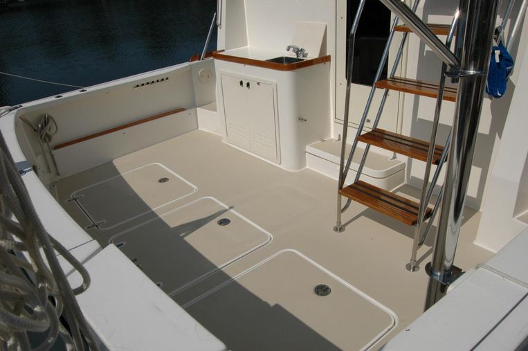 2005-42-sabre-42-flybridge-sedan