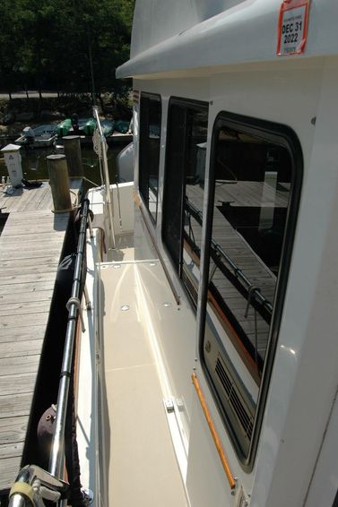 2005-42-sabre-42-flybridge-sedan