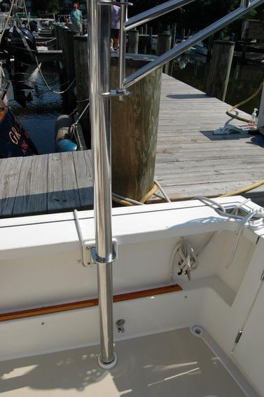 2005-42-sabre-42-flybridge-sedan