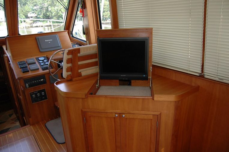 2005-42-sabre-42-flybridge-sedan