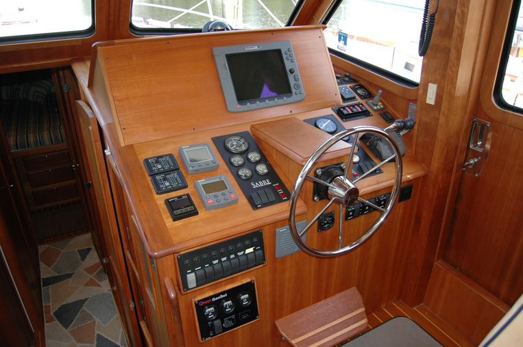 2005-42-sabre-42-flybridge-sedan