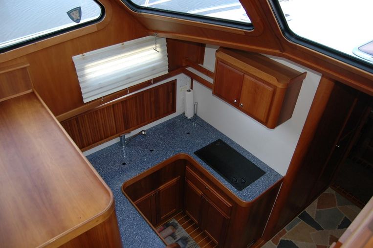 2005-42-sabre-42-flybridge-sedan