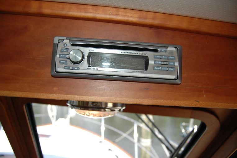2005-42-sabre-42-flybridge-sedan