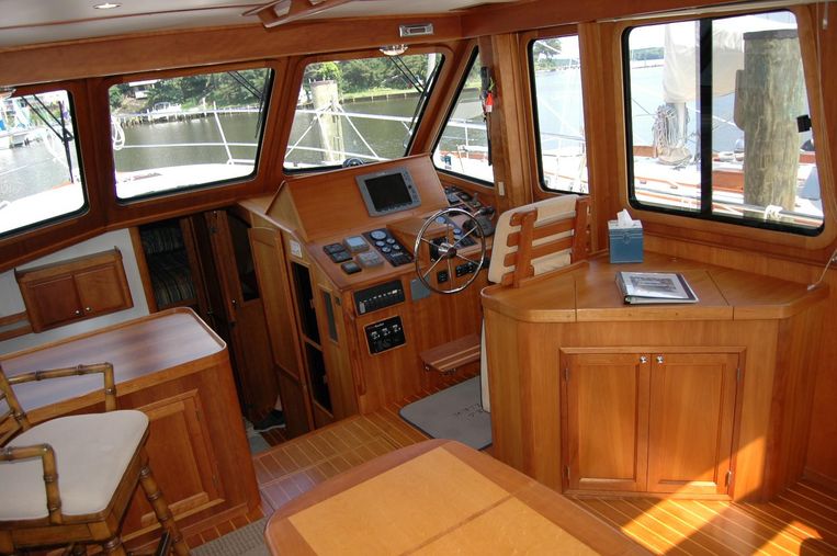 2005-42-sabre-42-flybridge-sedan