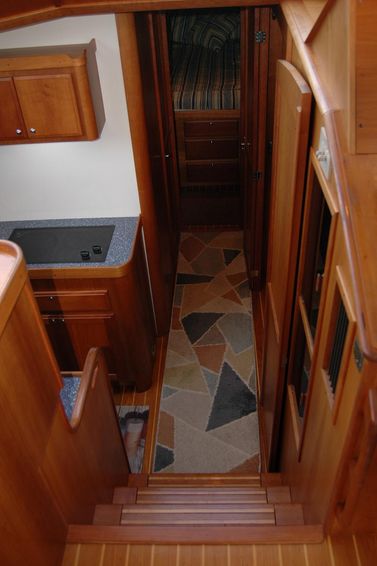 2005-42-sabre-42-flybridge-sedan