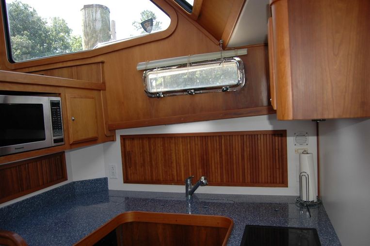 2005-42-sabre-42-flybridge-sedan