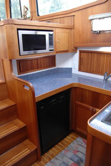 2005-42-sabre-42-flybridge-sedan
