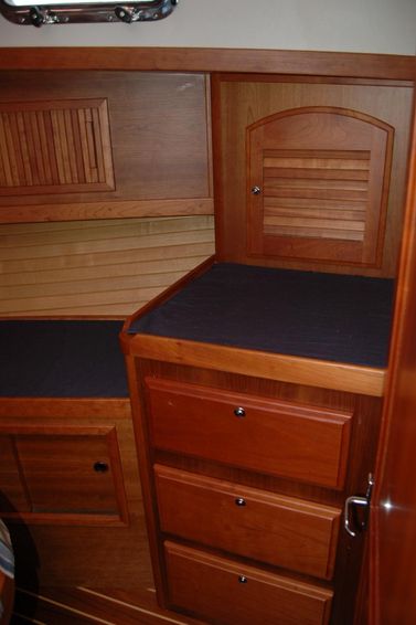 2005-42-sabre-42-flybridge-sedan