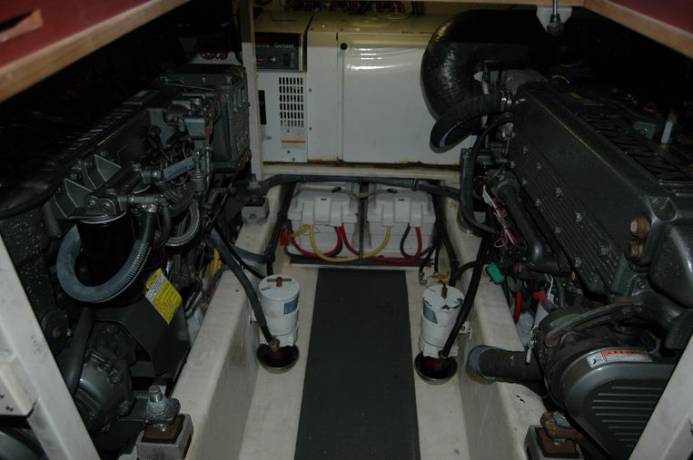 2005-42-sabre-42-flybridge-sedan