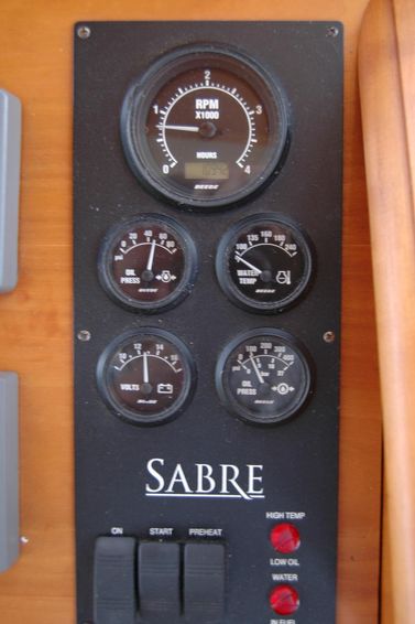 2005-42-sabre-42-flybridge-sedan