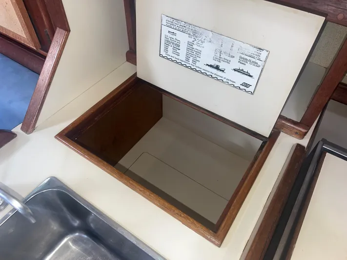 Ananda Yacht Photos Pics 