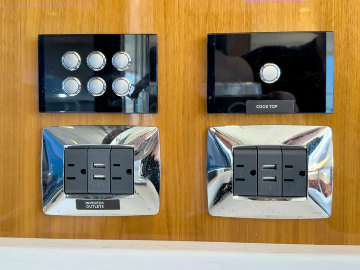  Yacht Photos Pics 2020 Riviera 4800 Sy - Image 43