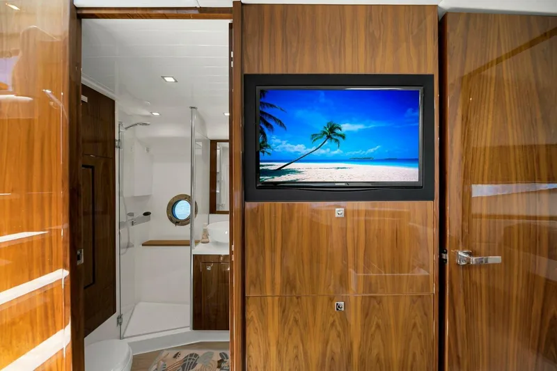  Yacht Photos Pics 2020 Riviera 4800 Sy - Image 28