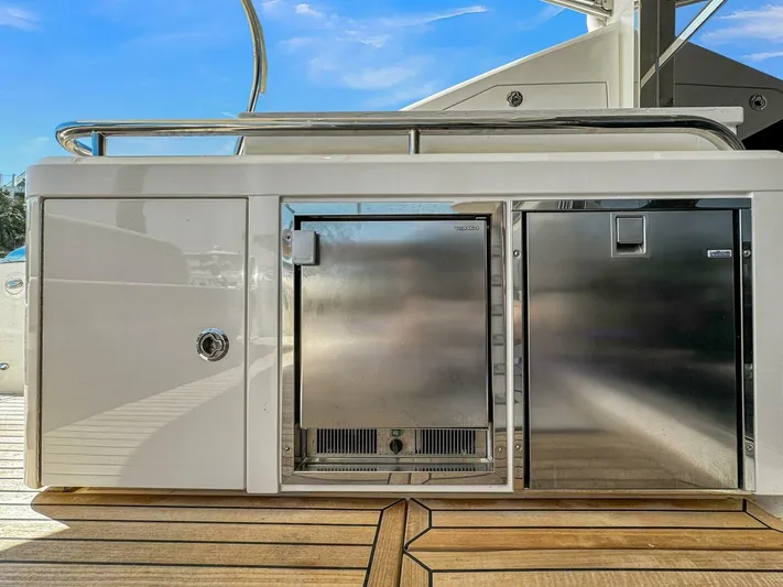  Yacht Photos Pics 2020 Riviera 4800 Sy - Image 30