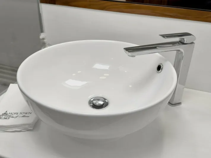  Yacht Photos Pics 2020 Riviera 4800 Sy - Image 31