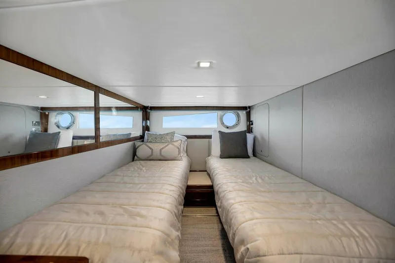  Yacht Photos Pics 2020 Riviera 4800 Sy - Image 68