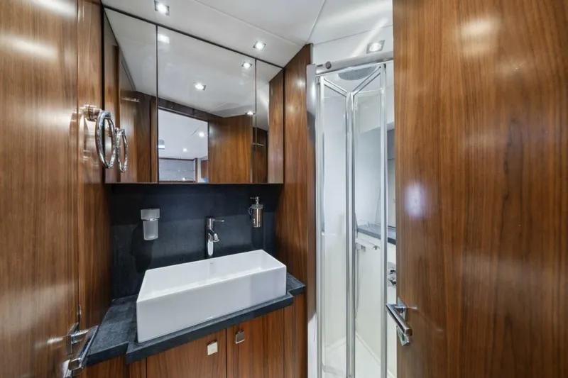  Yacht Photos Pics 2018 Sunseeker Predator 57 - Image 30