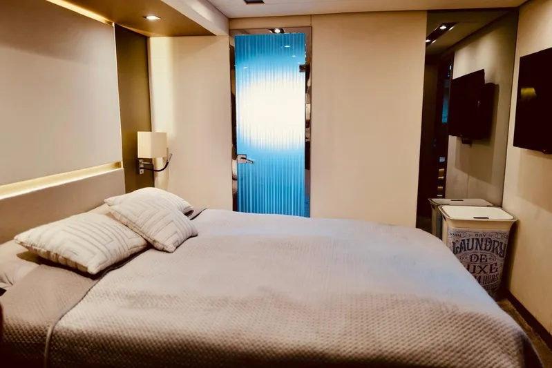 Endless Summer II Yacht Photos Pics 