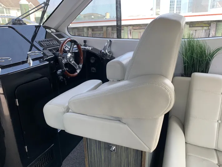  Yacht Photos Pics Interior of a 2019 Silverton 4100 SC boat.