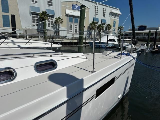 2021 Catalina 425