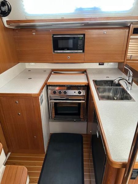2021 Catalina 425