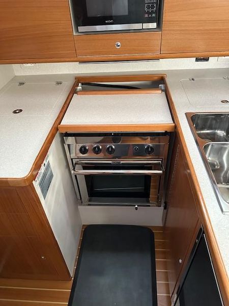 2021 Catalina 425