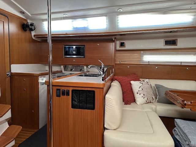 2021 Catalina 425