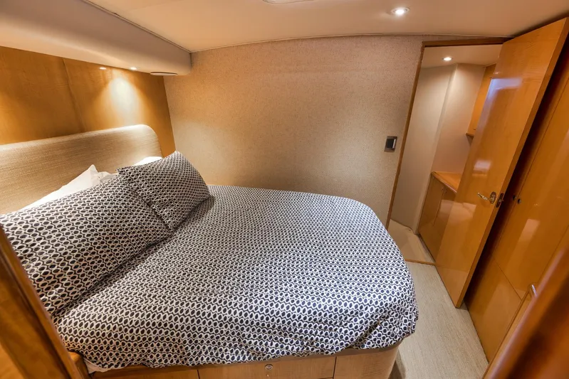 Pistol Yacht Photos Pics Luxurious bedroom interior of 2002 Weaver 60 Convertible yacht with modern design.