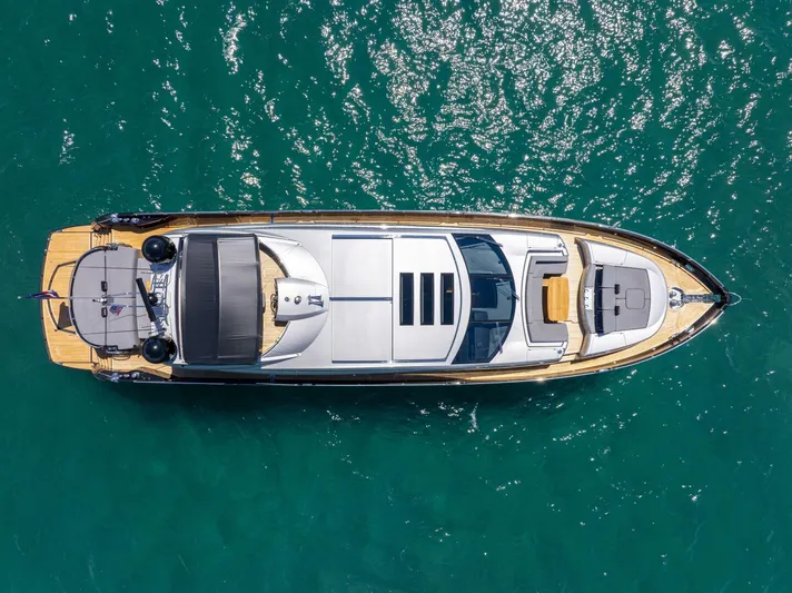  Yacht Photos Pics 2010 Sunseeker Predator 84 - Image 14