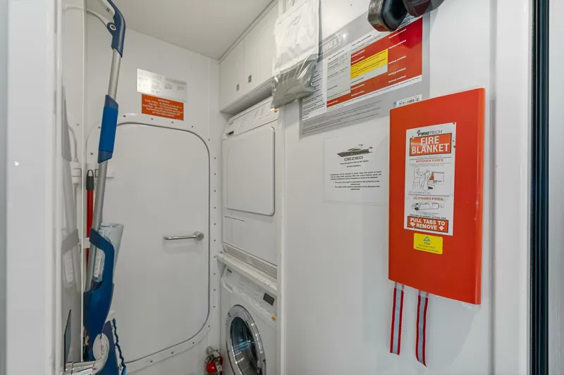  Yacht Photos Pics 2010 Sunseeker Predator 84 - Image 74