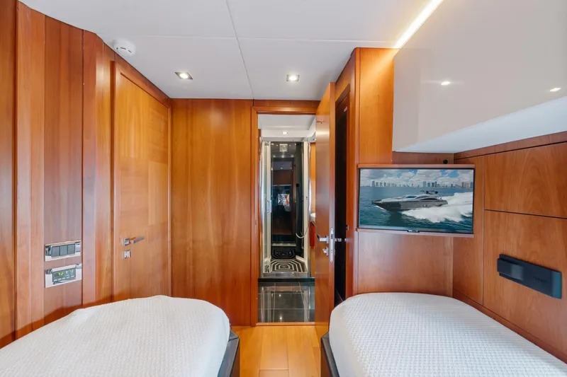  Yacht Photos Pics 2010 Sunseeker Predator 84 - Image 71