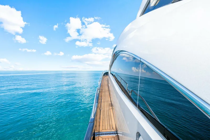  Yacht Photos Pics 2010 Sunseeker Predator 84 - Image 18