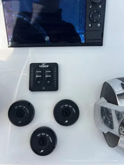 Sydney Isla Yacht Photos Pics 