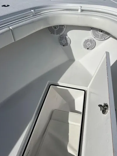 Sydney Isla Yacht Photos Pics 