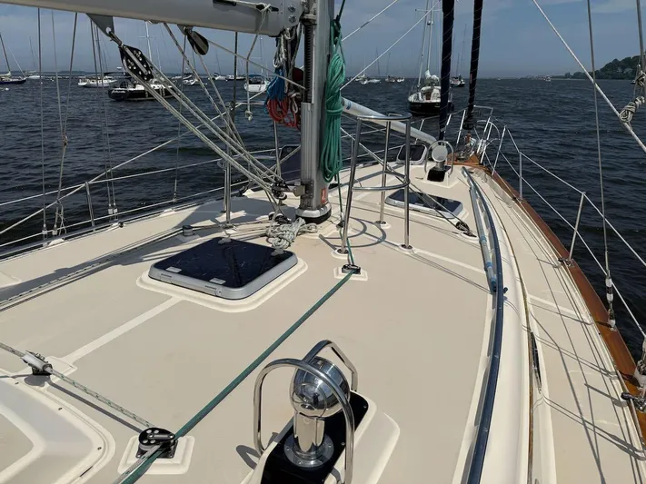 Juniper Yacht Photos Pics 2002 Island Packet 420 sailboat deck with rigging, moored in a marina.