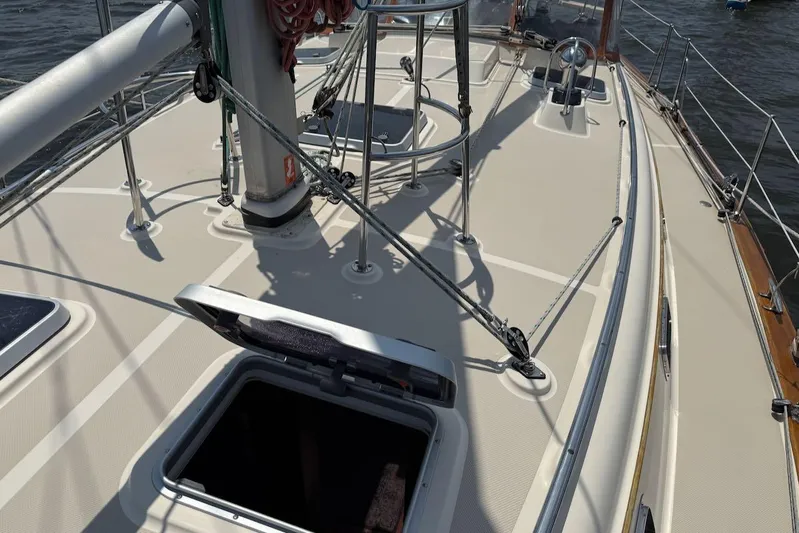 Juniper Yacht Photos Pics 2002 Island Packet 420 sailboat deck with open hatch and rigging details.