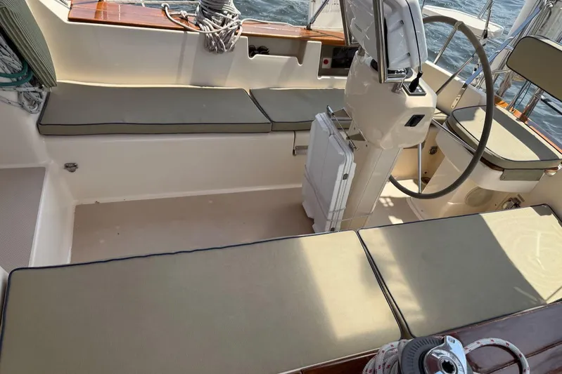 Juniper Yacht Photos Pics Island Packet 420 sailboat cockpit, 2002 model, featuring cushioned seating and steering wheel.
