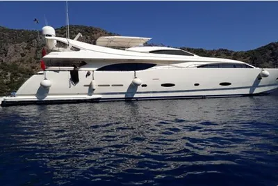 Ferretti Yachts Custom Line 94