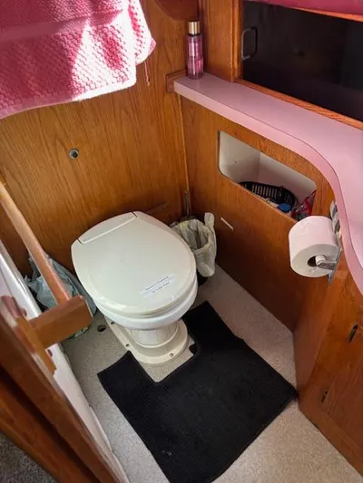 Hula Girl Yacht Photos Pics Aft Head