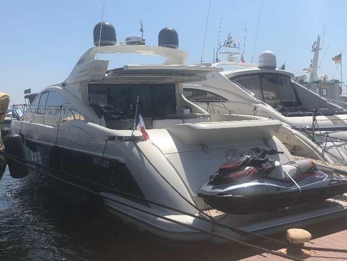 2004 Azimut 69 