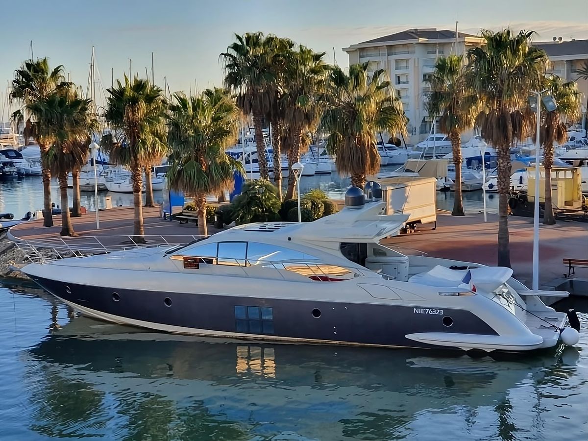 2004 Azimut 69 