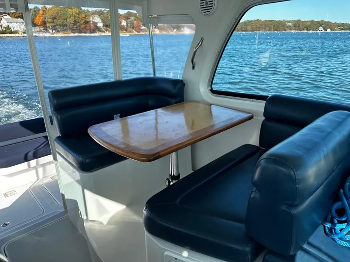 Blue Star Yacht Photos Pics Pilot House Port Settee