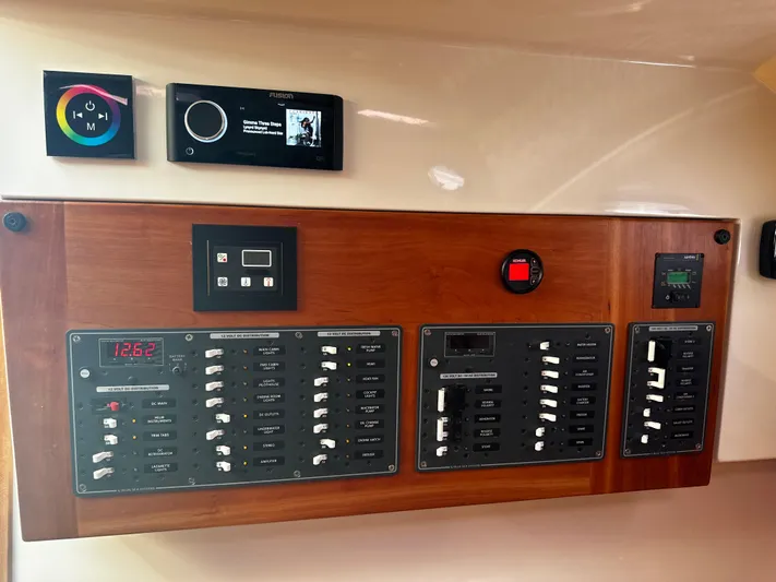 Blue Star Yacht Photos Pics DC Main Panel