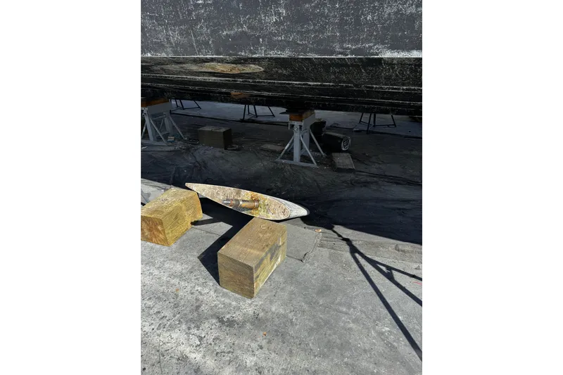 Atlantis Yacht Photos Pics Hershine Benship 87 yacht under maintenance, supported by blocks, 1996 model.