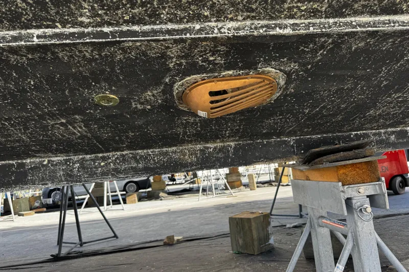 Atlantis Yacht Photos Pics 1996 Hershine Benship 87 boat hull with visible marine growth and fittings.