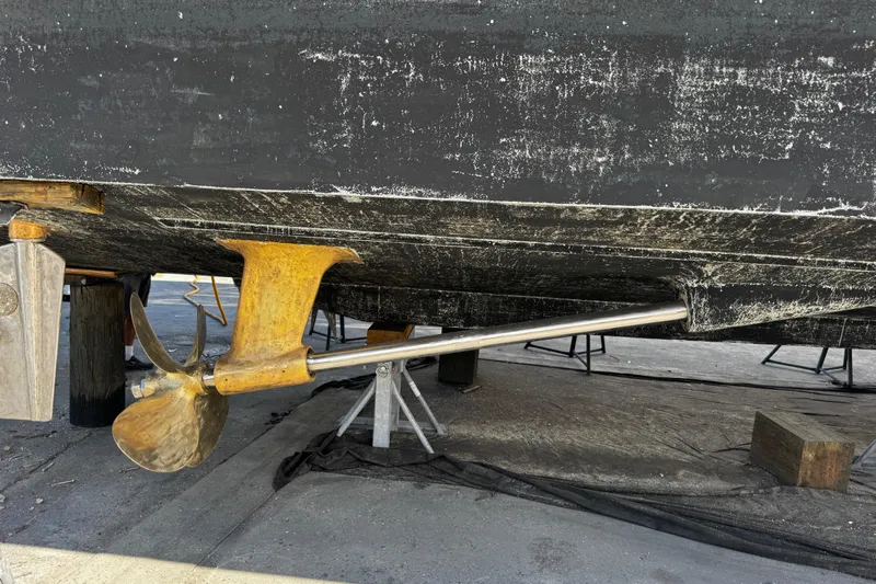 Atlantis Yacht Photos Pics Propeller and rudder of 1996 Hershine Benship 87 yacht on dry dock.