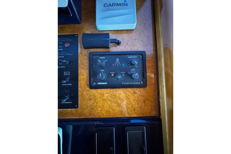Atlantis Yacht Photos Pics Control panel on 1996 Hershine Benship 87 yacht with Garmin and Wesmar equipment.