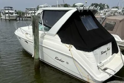 Rinker Fiesta Vee