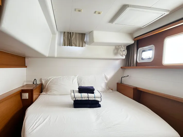 Cristal Yacht Photos Pics Cristal - Cabin View (3)